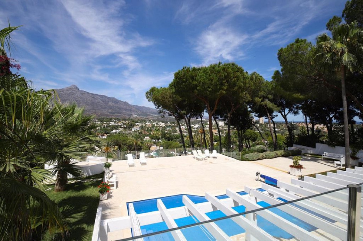 6 Bed Townhouse for sale in Las Brisas Costa Del Sol, Málaga, Spain