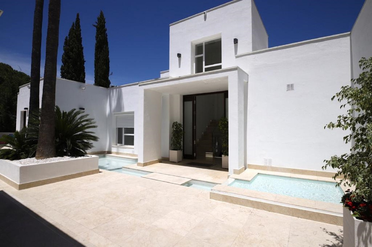 6 Bed Townhouse for sale in Las Brisas Costa Del Sol, Málaga, Spain