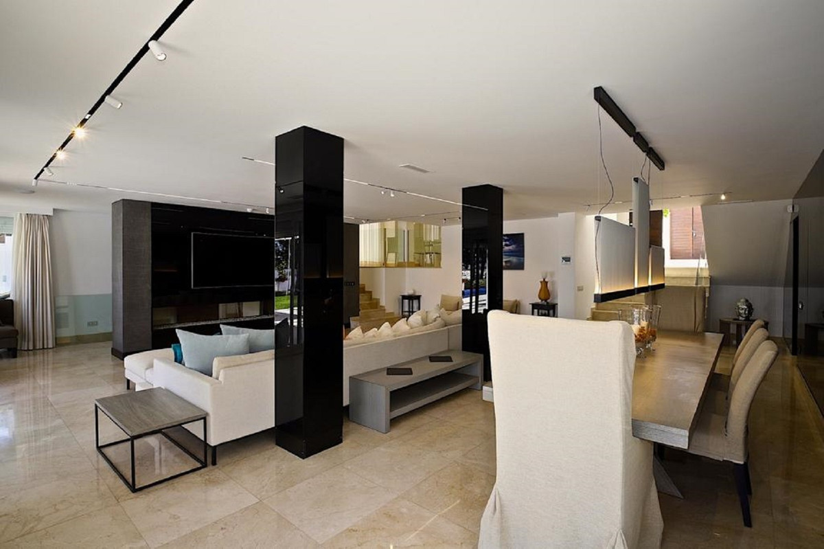 6 Bed Townhouse for sale in Las Brisas Costa Del Sol, Málaga, Spain