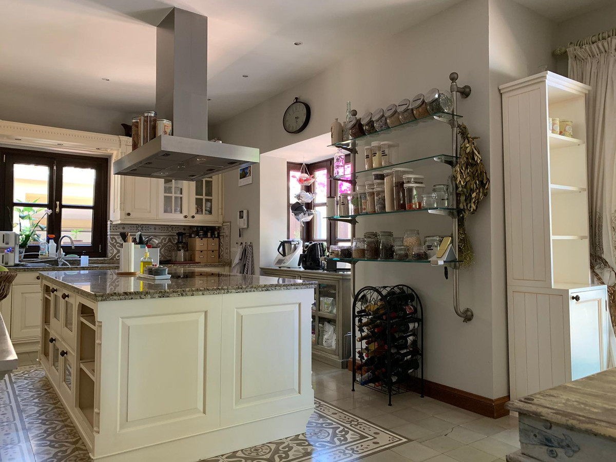 Se vende Villa - Chalet de 5 dormitorios en Costa Del Sol, Málaga, España