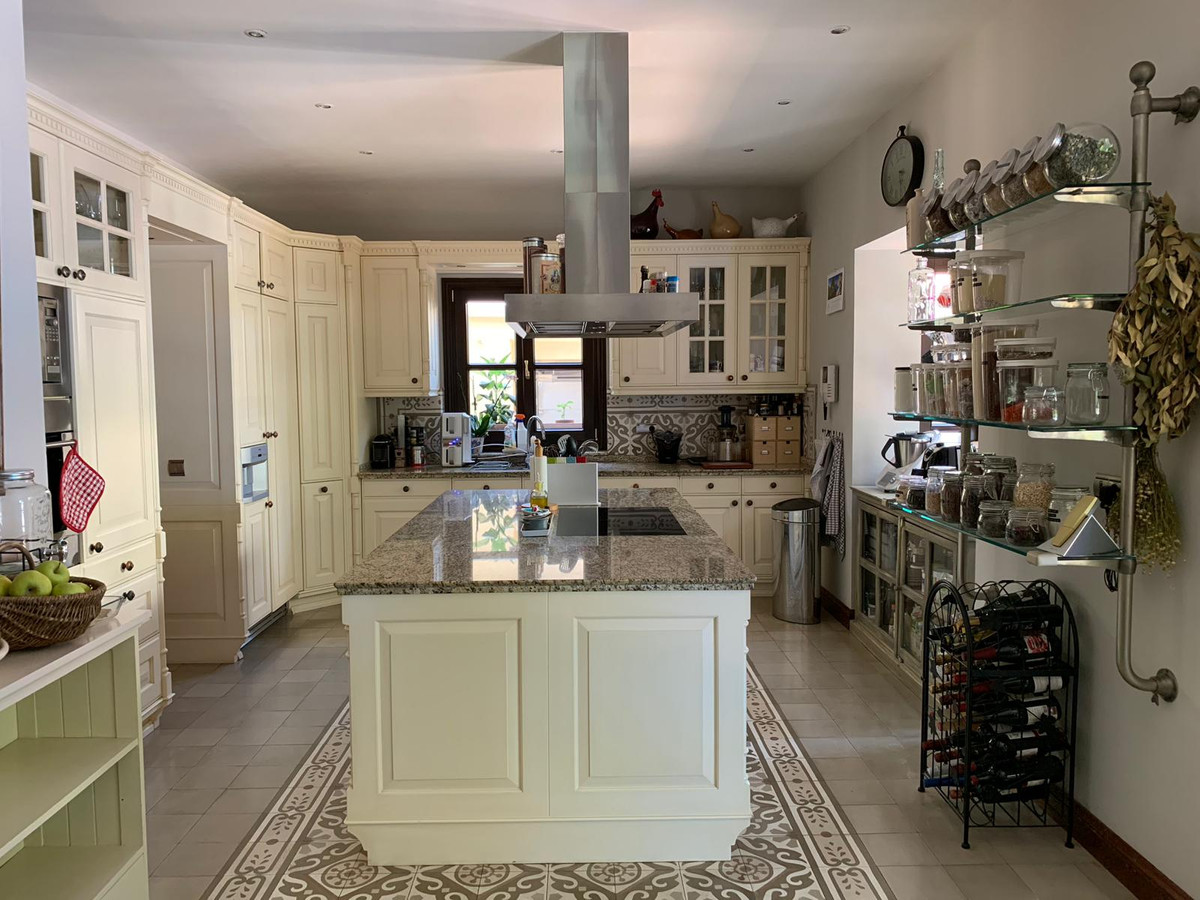 Se vende Villa - Chalet de 5 dormitorios en Costa Del Sol, Málaga, España