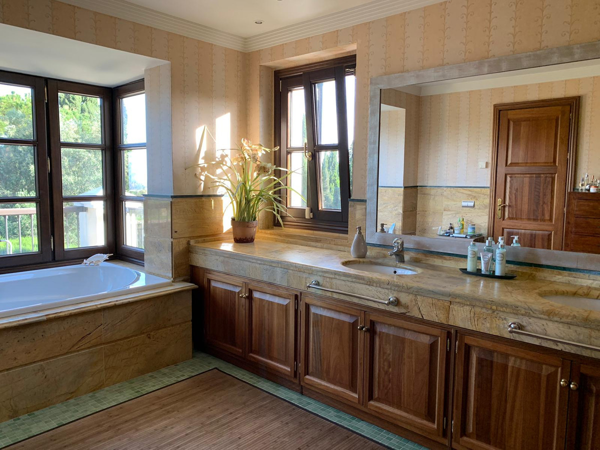 Se vende Villa - Chalet de 5 dormitorios en Costa Del Sol, Málaga, España
