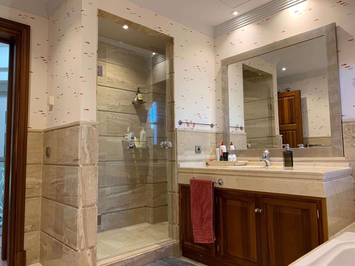 Se vende Villa - Chalet de 5 dormitorios en Costa Del Sol, Málaga, España