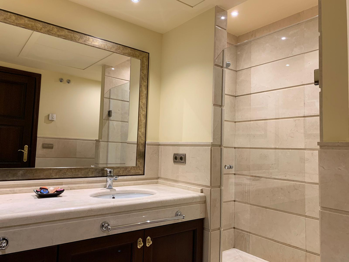 Se vende Villa - Chalet de 5 dormitorios en Costa Del Sol, Málaga, España