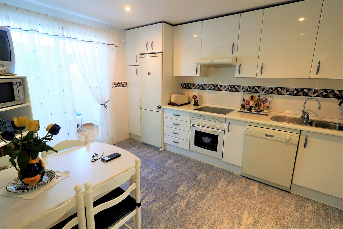 3 Bed Townhouse for sale in Estepona Costa Del Sol, Málaga, Spain