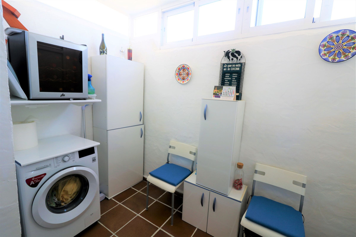 3 Bed Townhouse for sale in Estepona Costa Del Sol, Málaga, Spain