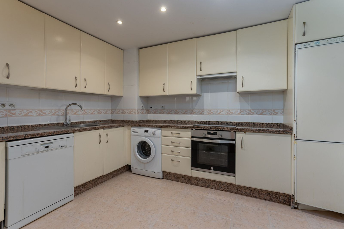 3 Bed Apartment for sale in Guadalmina Alta Costa Del Sol, Málaga, Spain