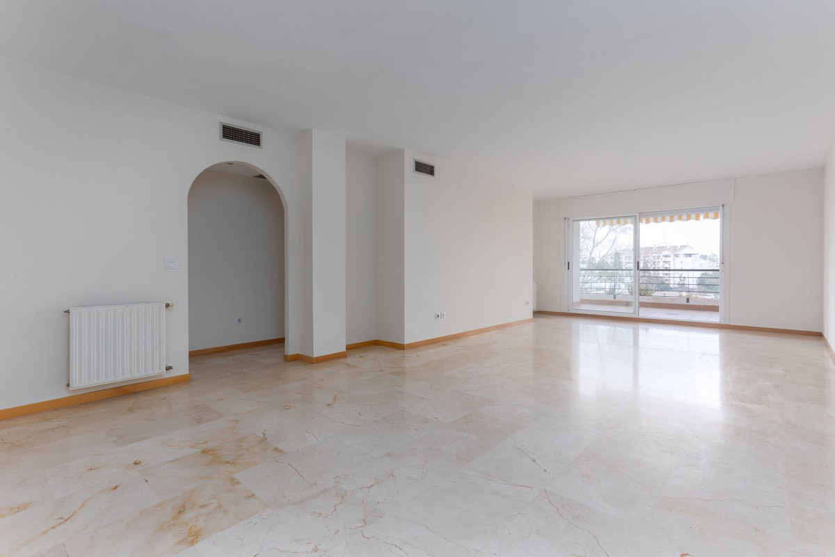 3 Bed Apartment for sale in Guadalmina Alta Costa Del Sol, Málaga, Spain