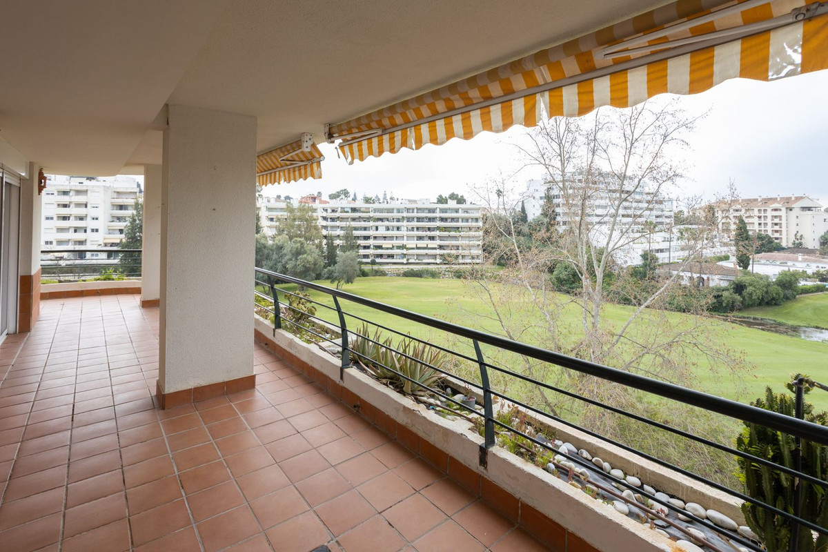 3 Bed Apartment for sale in Guadalmina Alta Costa Del Sol, Málaga, Spain