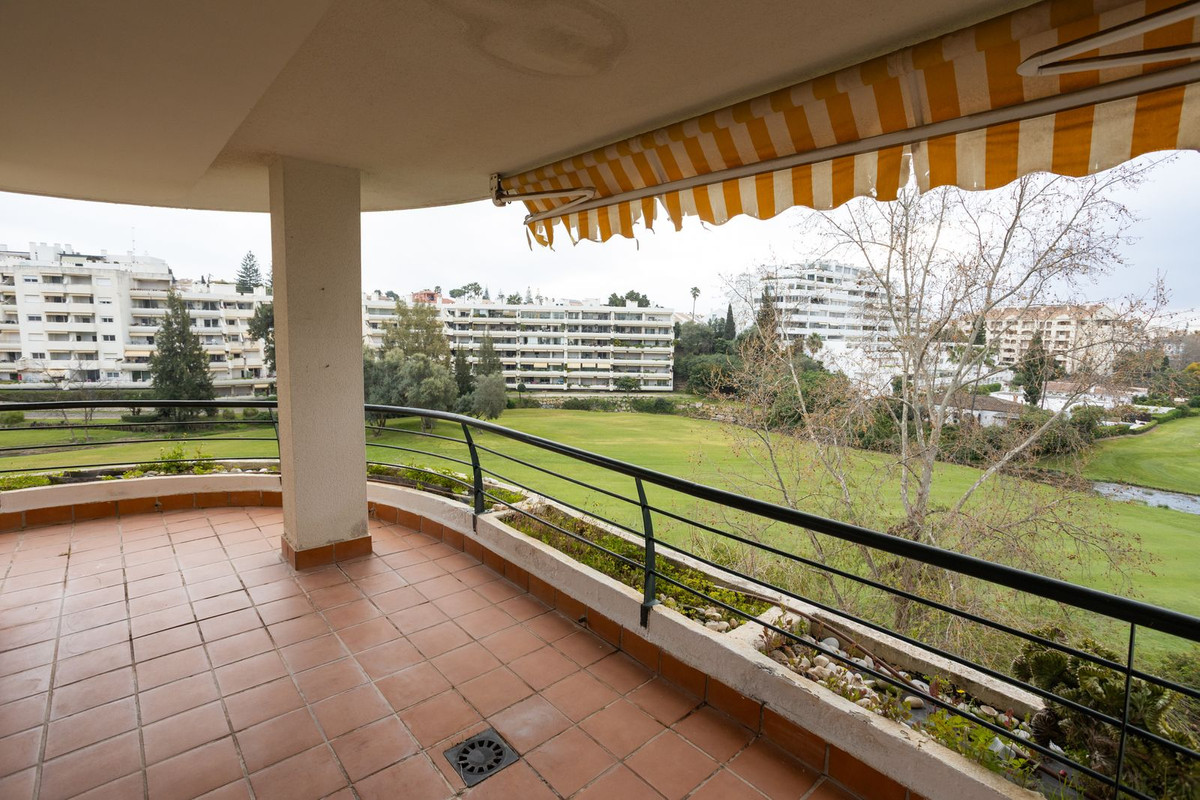 3 Bed Apartment for sale in Guadalmina Alta Costa Del Sol, Málaga, Spain