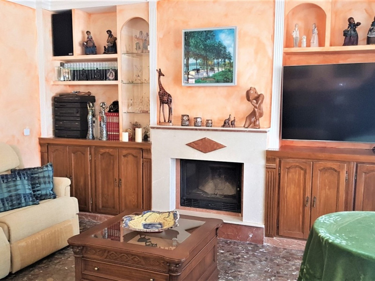 5 Bed Townhouse for sale in Nueva Andalucía Costa Del Sol, Málaga, Spain