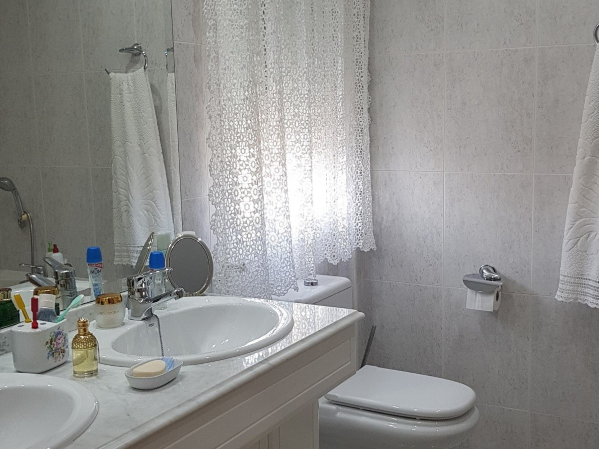 5 Bed Townhouse for sale in Nueva Andalucía Costa Del Sol, Málaga, Spain