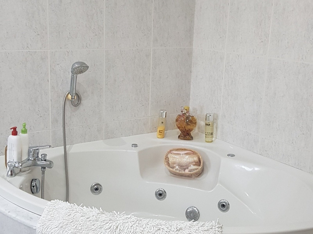 5 Bed Townhouse for sale in Nueva Andalucía Costa Del Sol, Málaga, Spain
