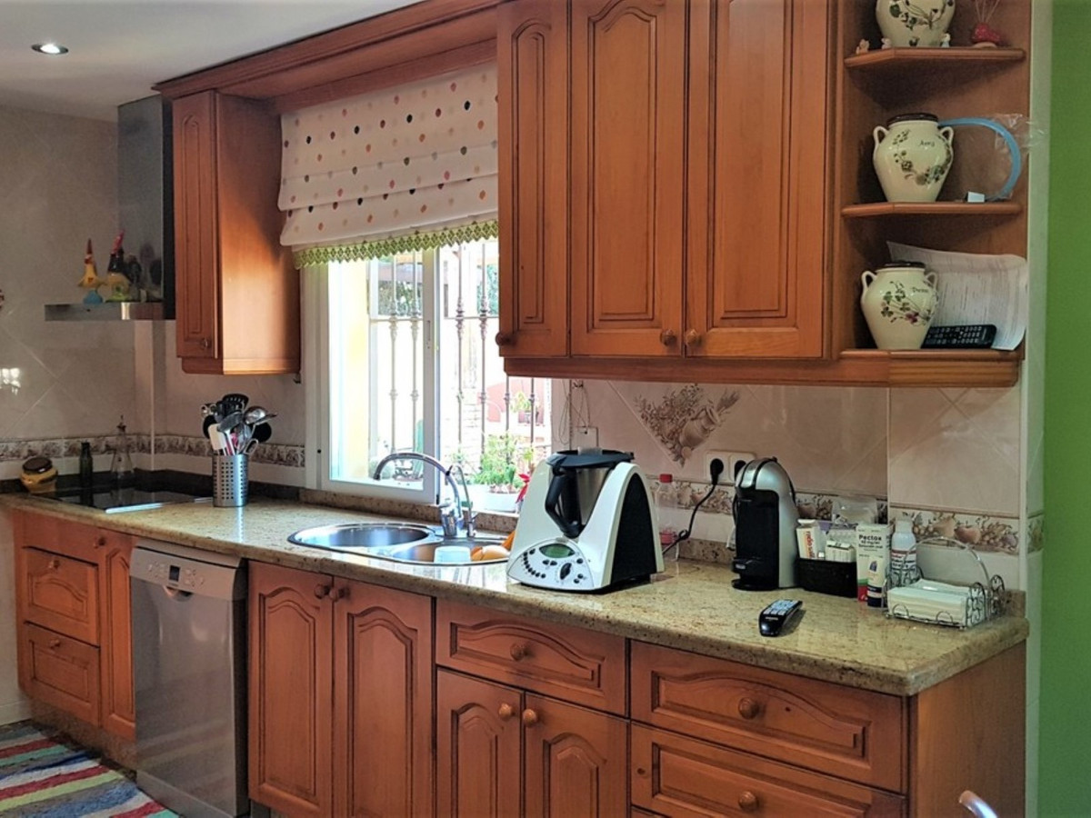 5 Bed Townhouse for sale in Nueva Andalucía Costa Del Sol, Málaga, Spain