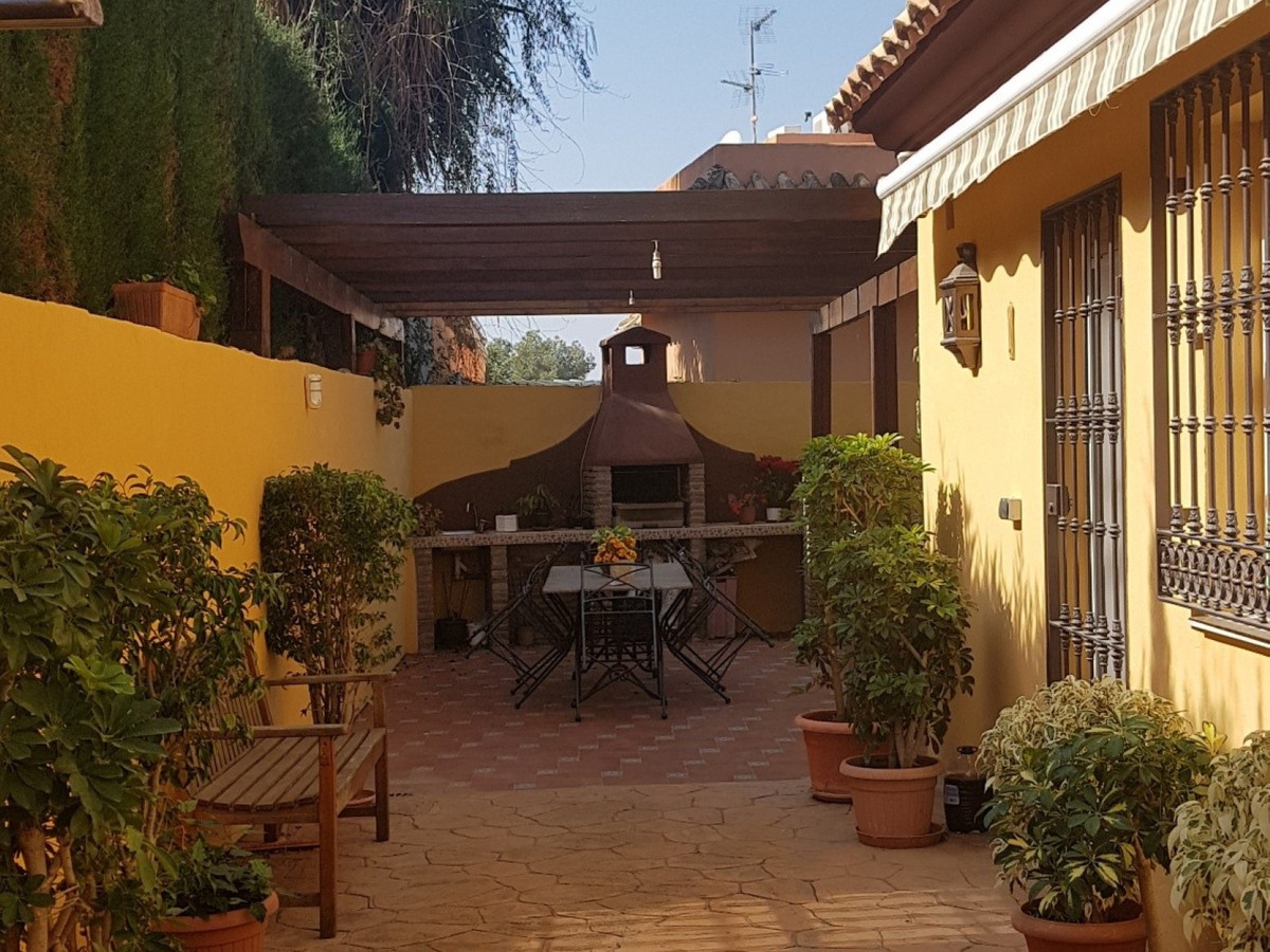 5 Bed Townhouse for sale in Nueva Andalucía Costa Del Sol, Málaga, Spain