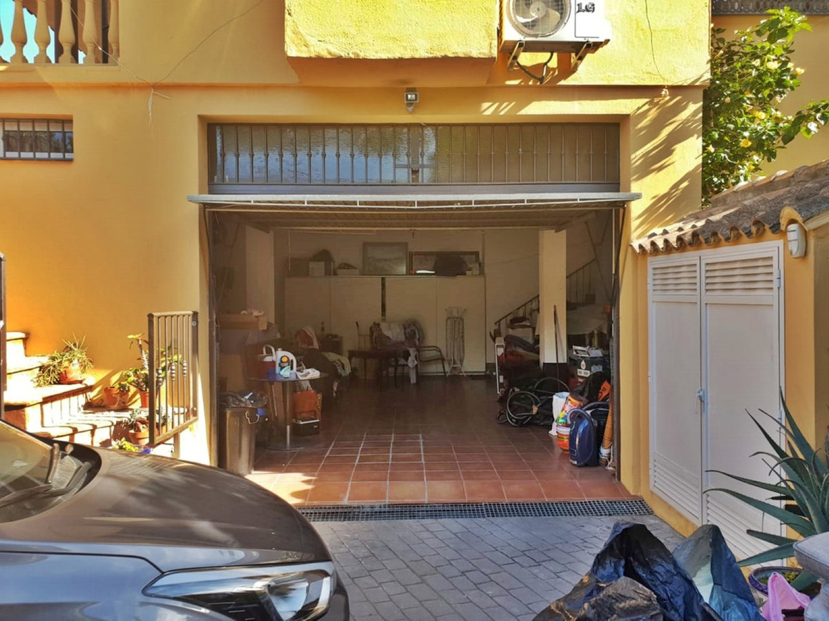 5 Bed Townhouse for sale in Nueva Andalucía Costa Del Sol, Málaga, Spain