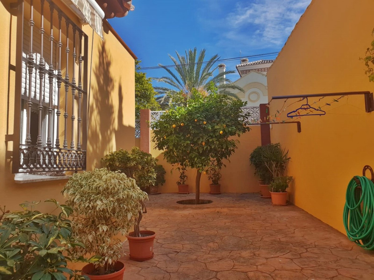 5 Bed Townhouse for sale in Nueva Andalucía Costa Del Sol, Málaga, Spain