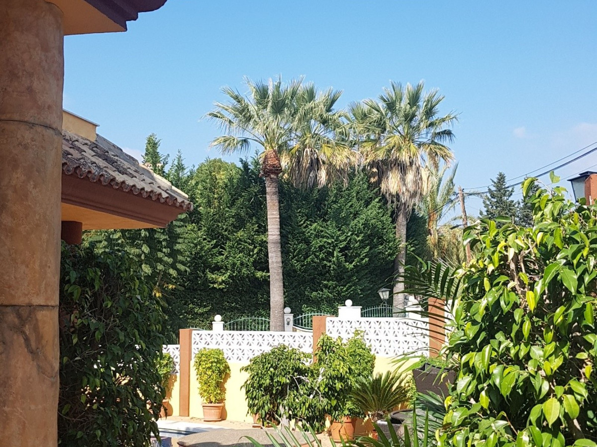 5 Bed Townhouse for sale in Nueva Andalucía Costa Del Sol, Málaga, Spain