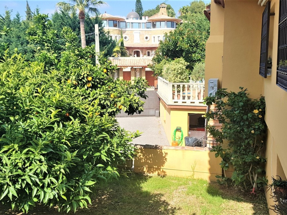 5 Bed Townhouse for sale in Nueva Andalucía Costa Del Sol, Málaga, Spain