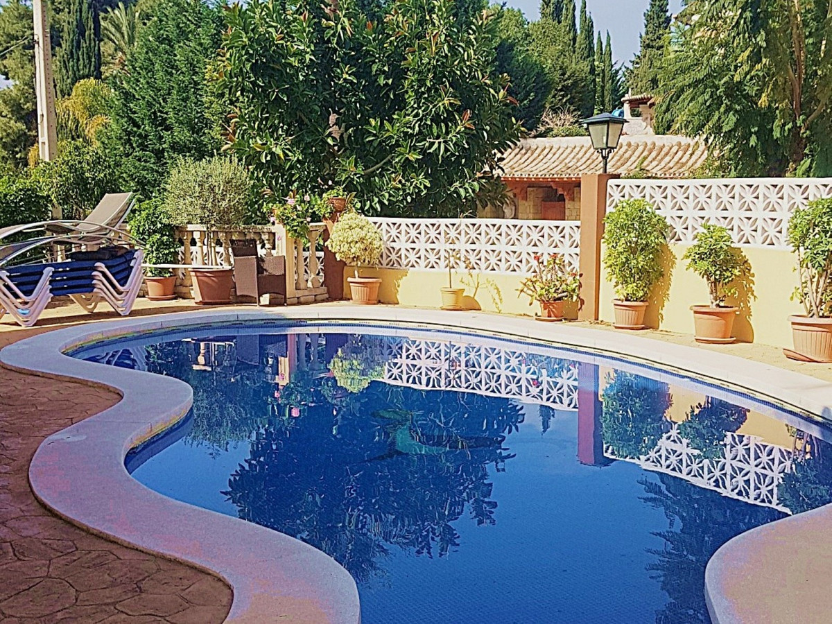 5 Bed Townhouse for sale in Nueva Andalucía Costa Del Sol, Málaga, Spain