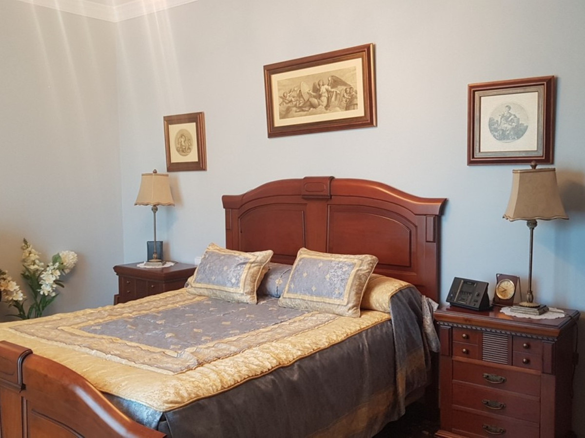 5 Bed Townhouse for sale in Nueva Andalucía Costa Del Sol, Málaga, Spain