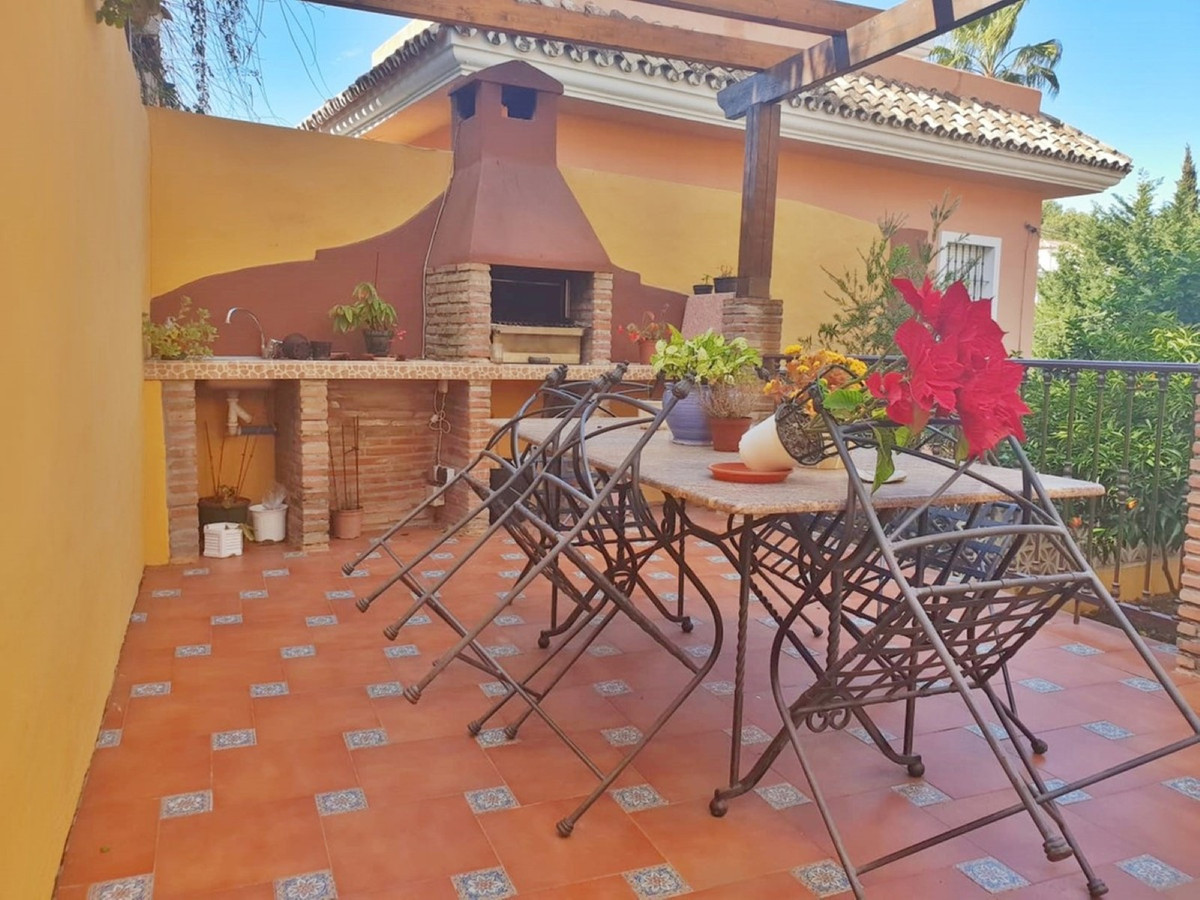 5 Bed Townhouse for sale in Nueva Andalucía Costa Del Sol, Málaga, Spain