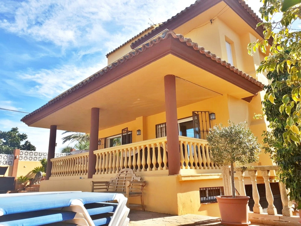 5 Bed Townhouse for sale in Nueva Andalucía Costa Del Sol, Málaga, Spain