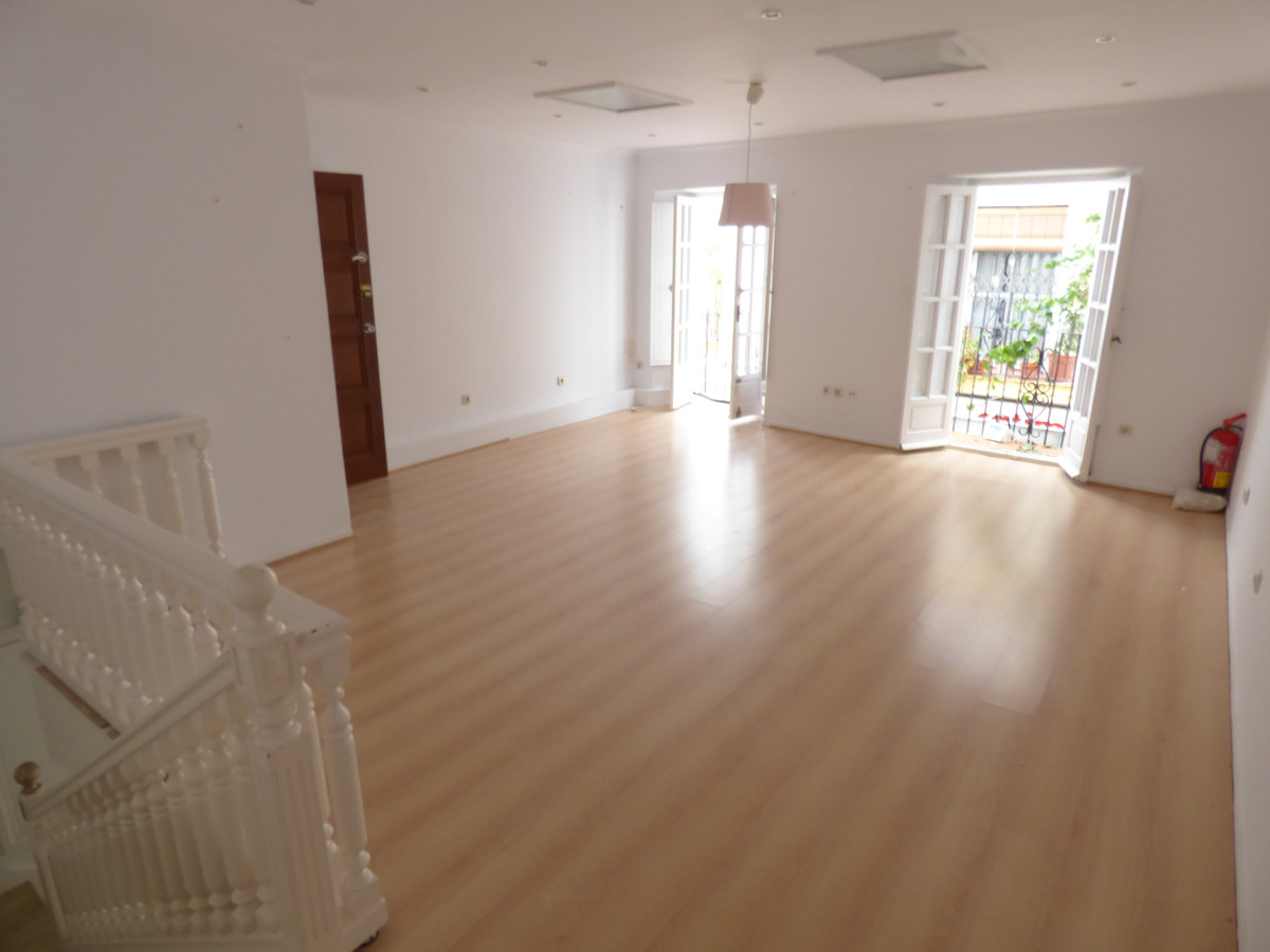 2 Bed Townhouse for sale in Marbella Costa Del Sol, Málaga, Spain