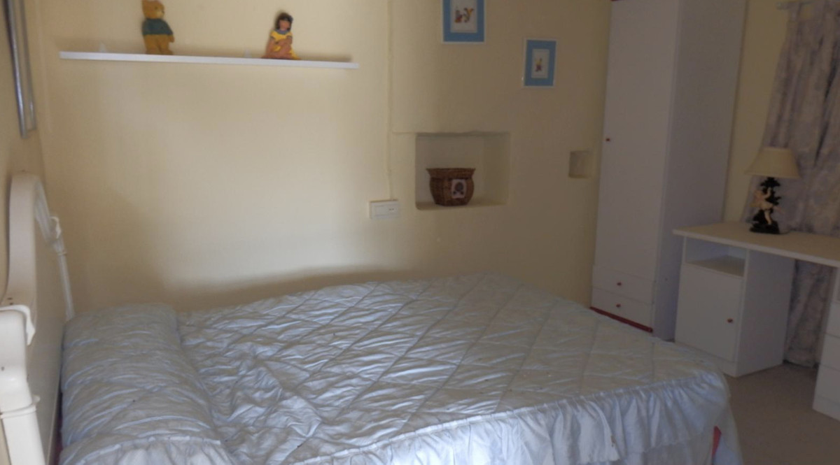 Se vende Finca - Cortijo de 2 dormitorios en Costa Del Sol East, Málaga, España