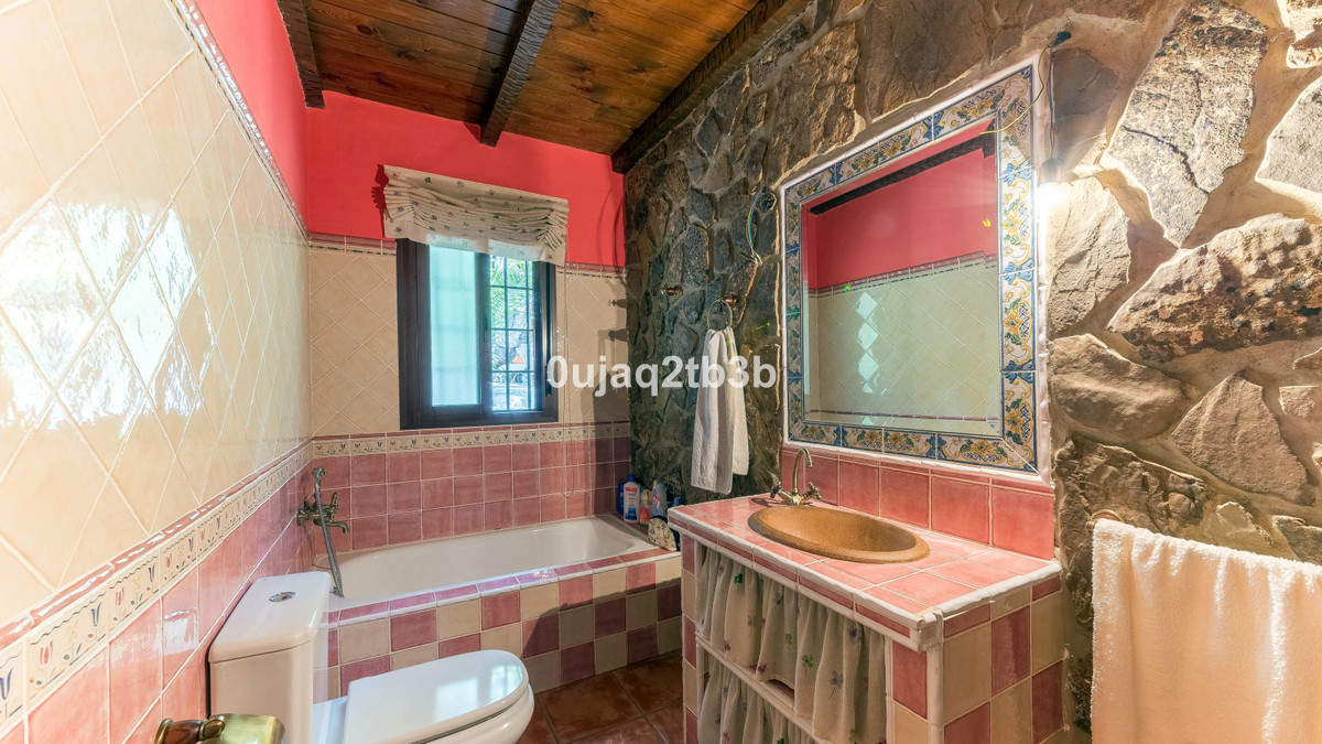 Se vende Finca - Cortijo de 3 dormitorios en Costa Del Sol, Málaga, España