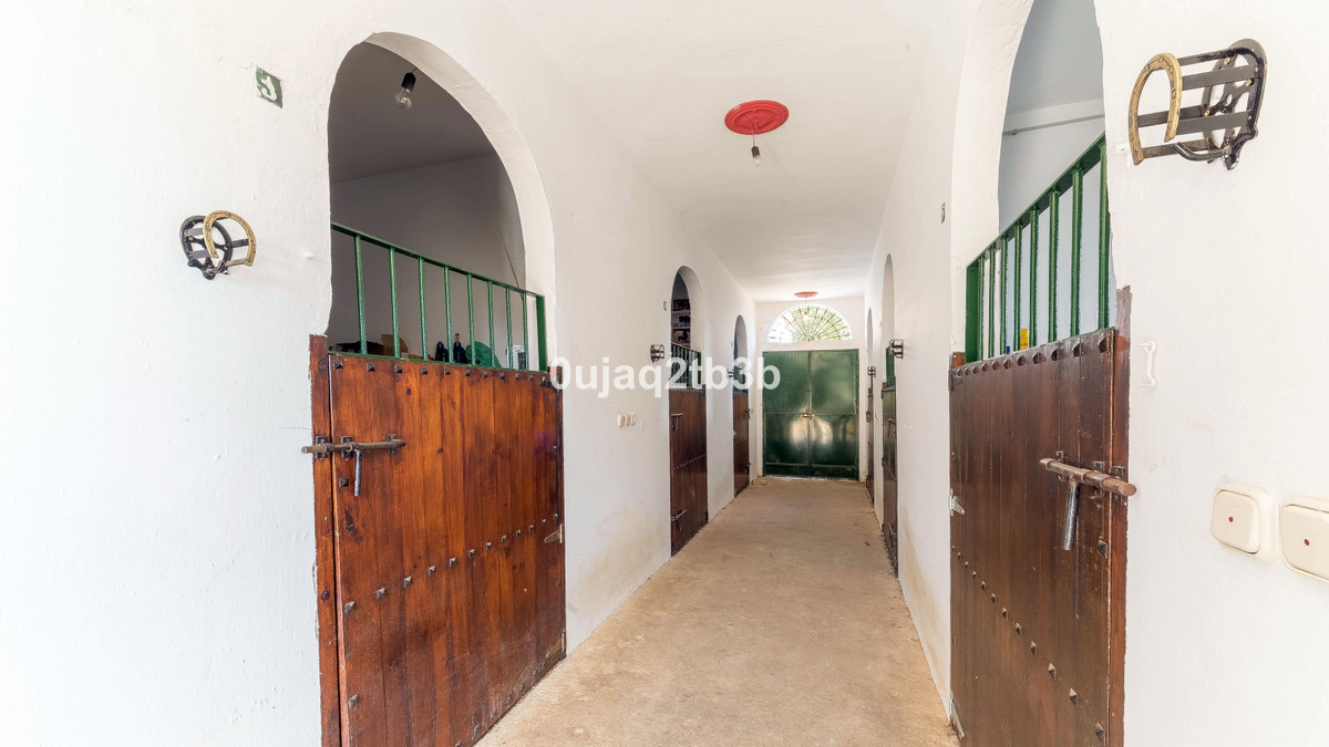Se vende Finca - Cortijo de 3 dormitorios en Costa Del Sol, Málaga, España