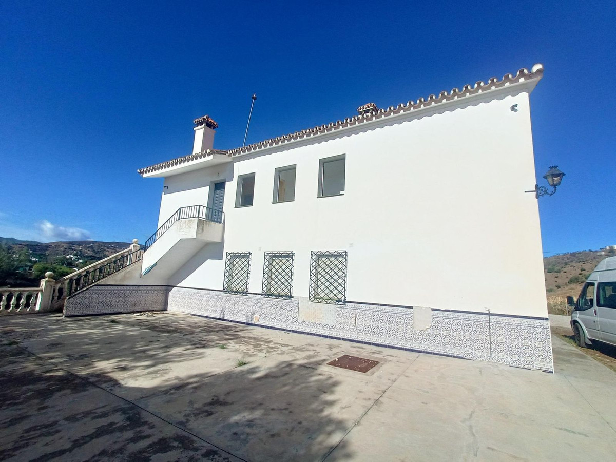 6 Bed Townhouse for sale in Coín Costa Del Sol, Málaga, Spain