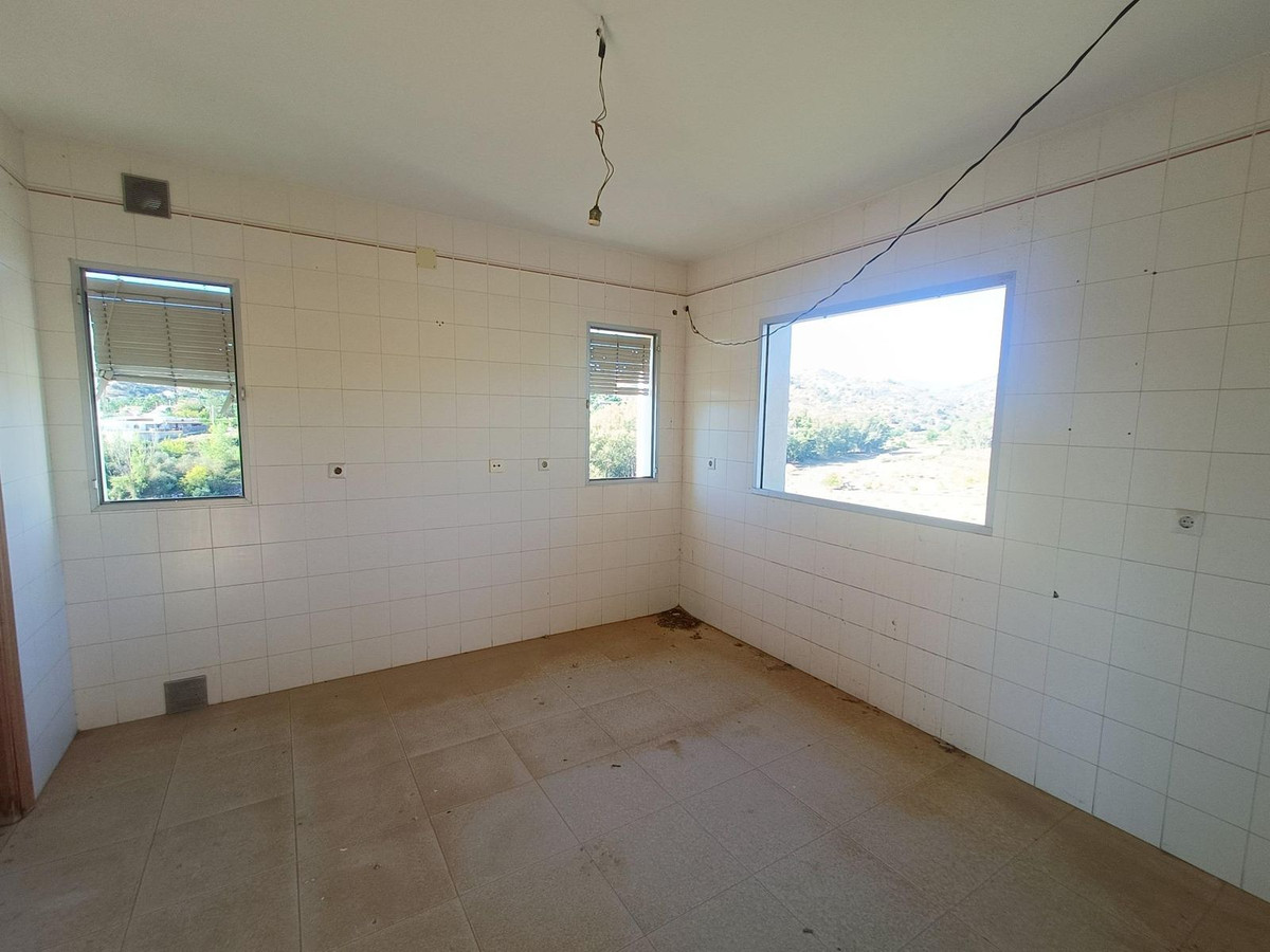 6 Bed Townhouse for sale in Coín Costa Del Sol, Málaga, Spain