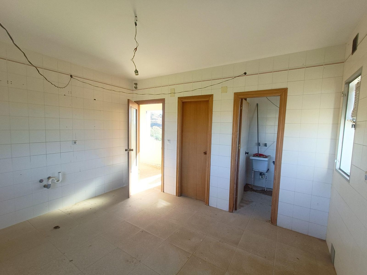 6 Bed Townhouse for sale in Coín Costa Del Sol, Málaga, Spain
