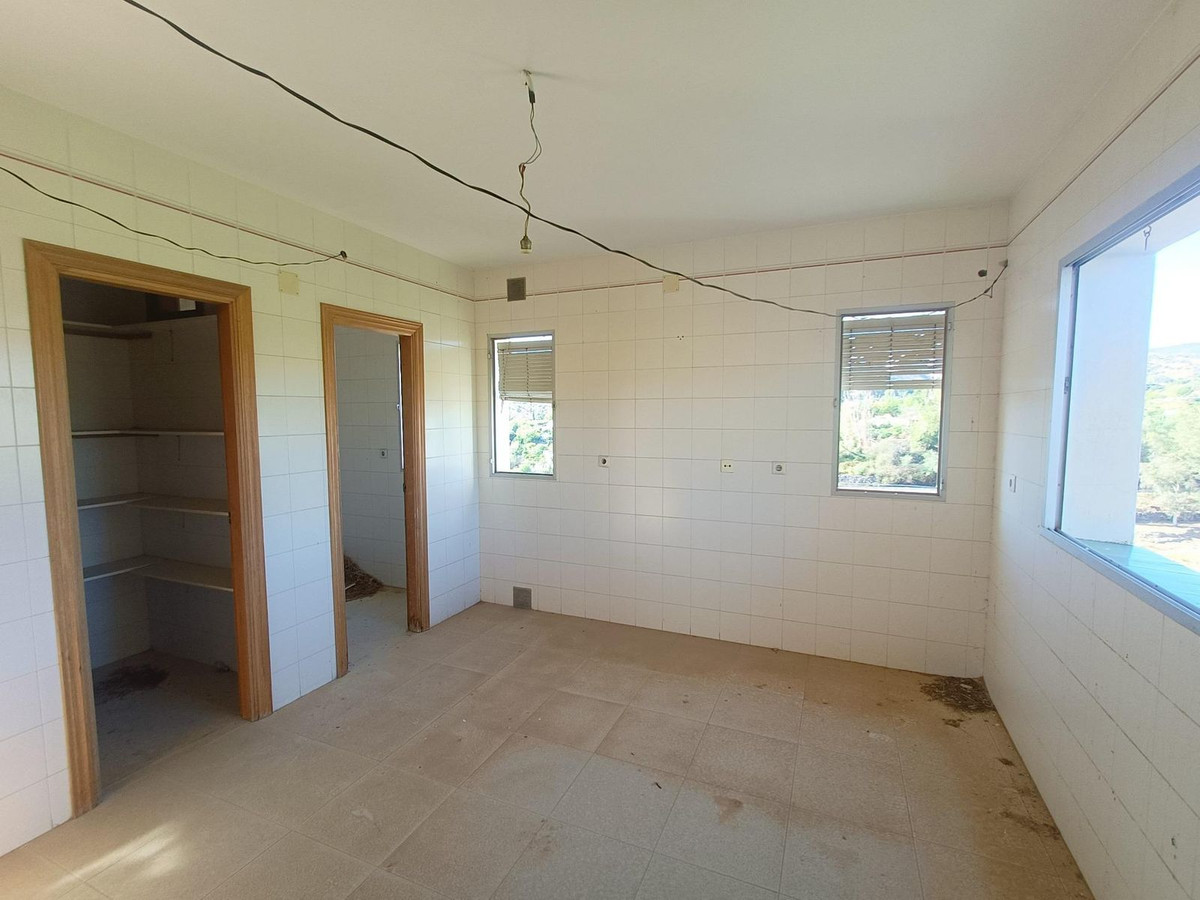 6 Bed Townhouse for sale in Coín Costa Del Sol, Málaga, Spain