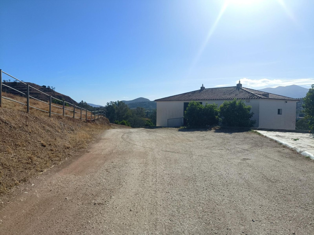 6 Bed Townhouse for sale in Coín Costa Del Sol, Málaga, Spain