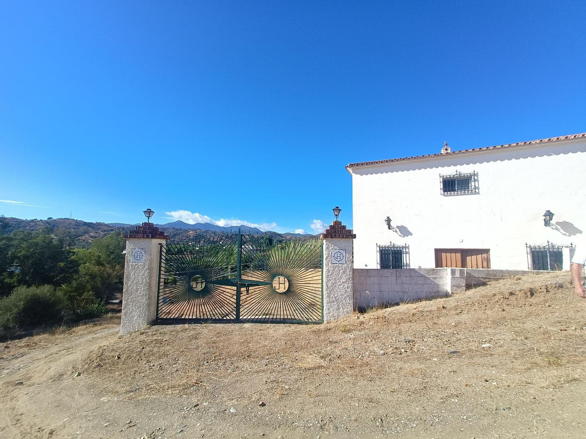6 Bed Townhouse for sale in Coín Costa Del Sol, Málaga, Spain