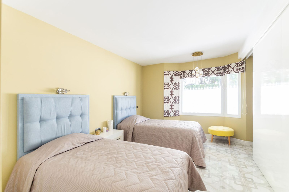 6 Bed Townhouse for sale in Hacienda Las Chapas Costa Del Sol, Málaga, Spain
