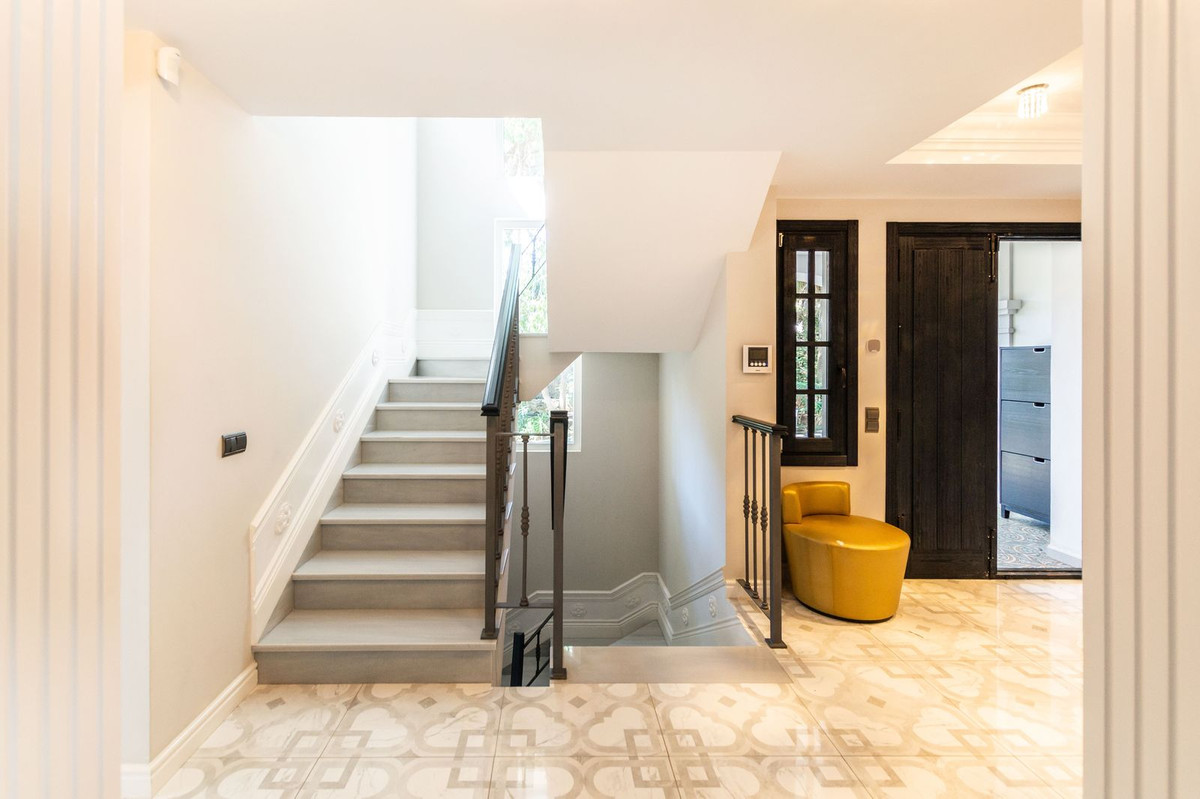 6 Bed Townhouse for sale in Hacienda Las Chapas Costa Del Sol, Málaga, Spain