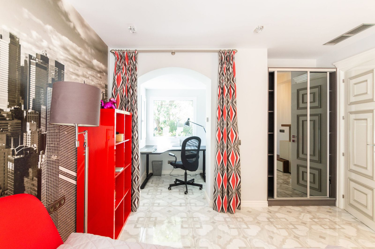 6 Bed Townhouse for sale in Hacienda Las Chapas Costa Del Sol, Málaga, Spain