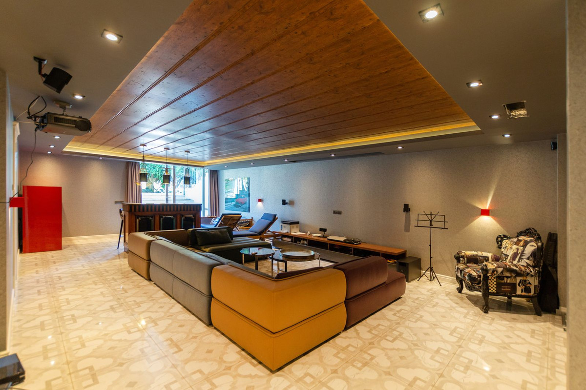 6 Bed Townhouse for sale in Hacienda Las Chapas Costa Del Sol, Málaga, Spain