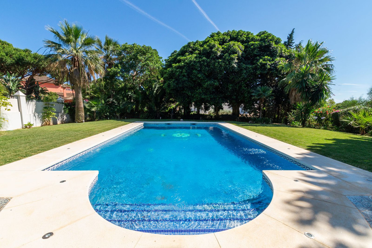 6 Bed Townhouse for sale in Hacienda Las Chapas Costa Del Sol, Málaga, Spain