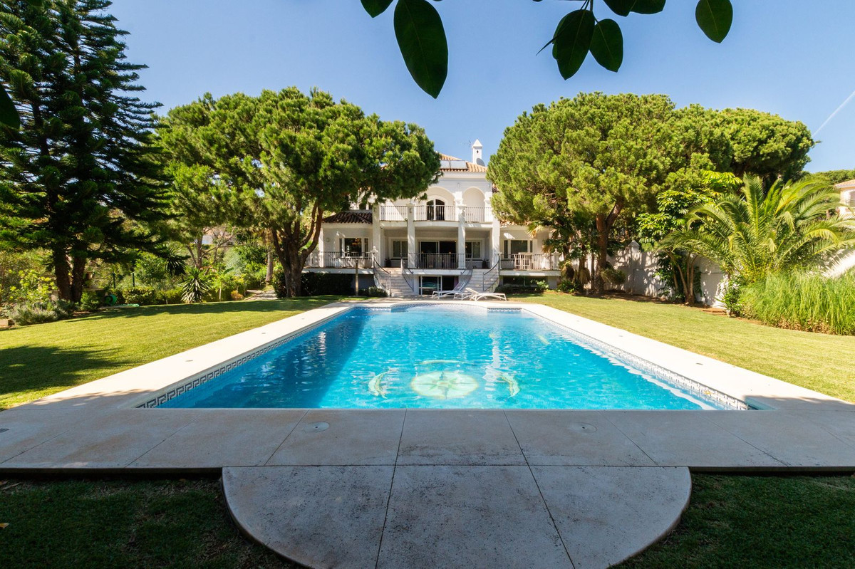 6 Bed Townhouse for sale in Hacienda Las Chapas Costa Del Sol, Málaga, Spain