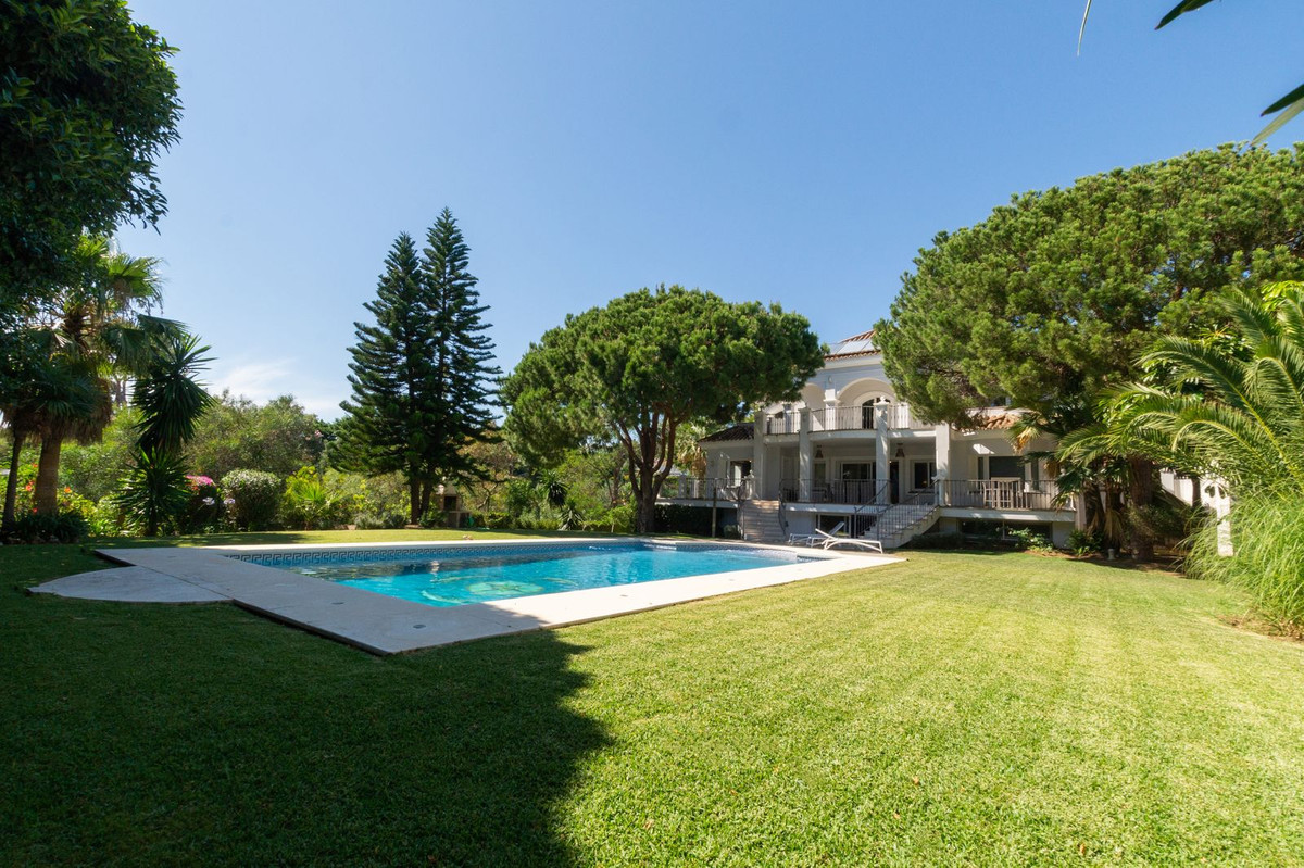 6 Bed Townhouse for sale in Hacienda Las Chapas Costa Del Sol, Málaga, Spain