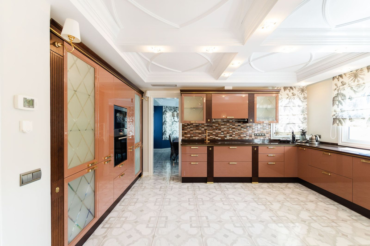6 Bed Townhouse for sale in Hacienda Las Chapas Costa Del Sol, Málaga, Spain