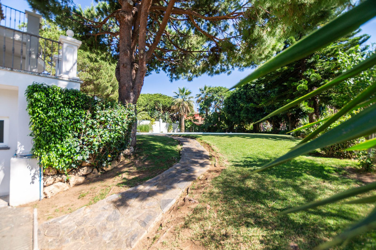 6 Bed Townhouse for sale in Hacienda Las Chapas Costa Del Sol, Málaga, Spain