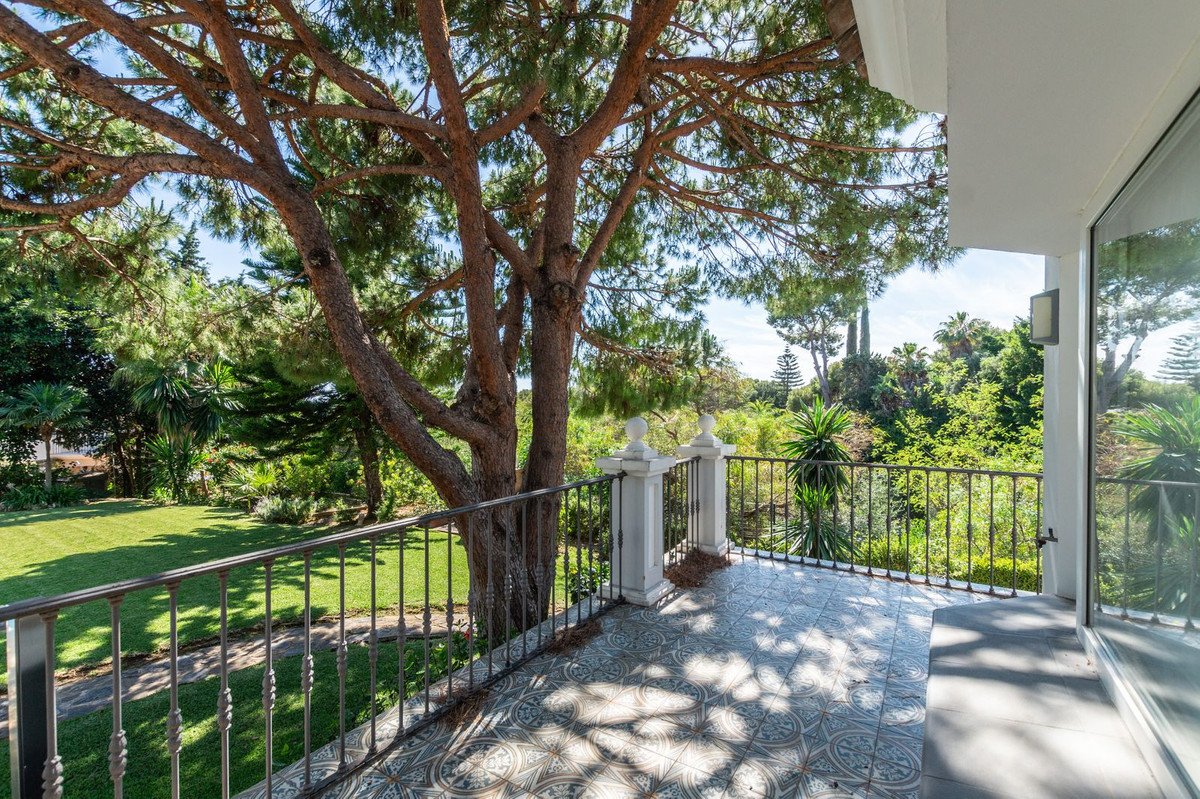 6 Bed Townhouse for sale in Hacienda Las Chapas Costa Del Sol, Málaga, Spain