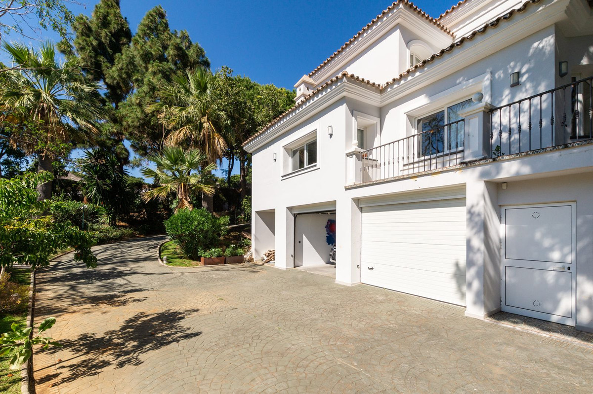 6 Bed Townhouse for sale in Hacienda Las Chapas Costa Del Sol, Málaga, Spain