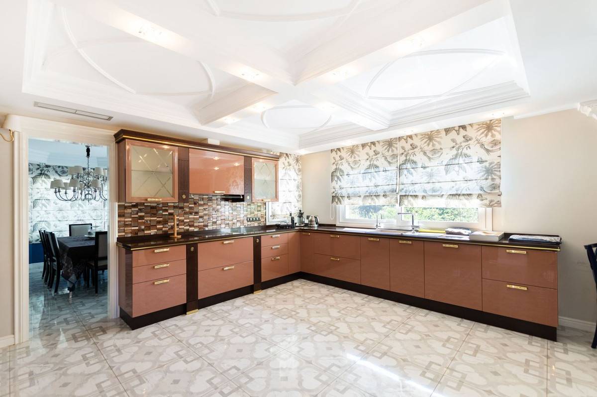 6 Bed Townhouse for sale in Hacienda Las Chapas Costa Del Sol, Málaga, Spain