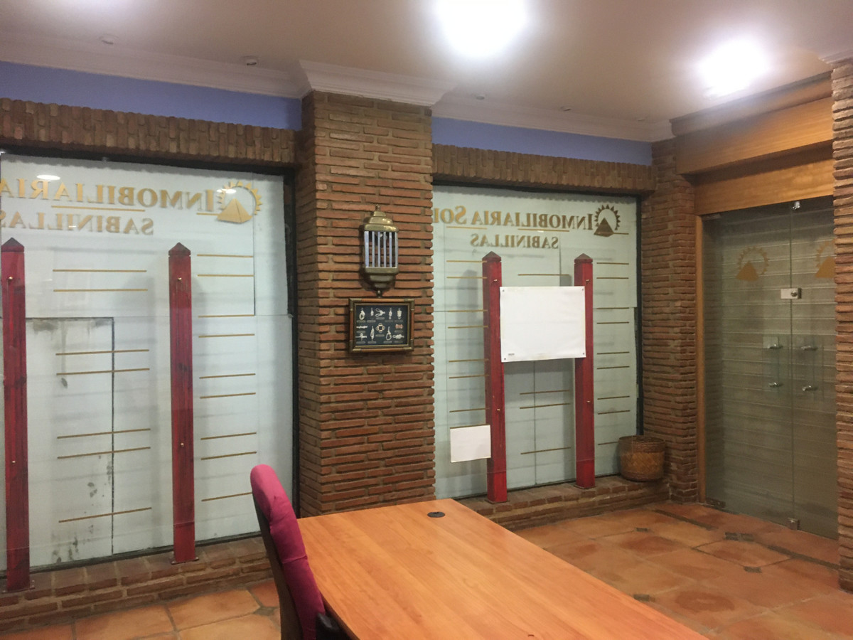Se vende Local comercial de 2 dormitorios en Costa Del Sol, Málaga, España
